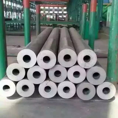 Naadloze die het Staalbuizen van ASTM A178 SA210 voor Chemische Industrie worden gevernist